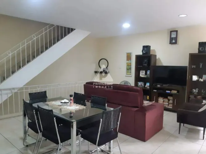 Casa de rua à venda no Catete - 260 m², 3 quartos (1 suíte) com elevador