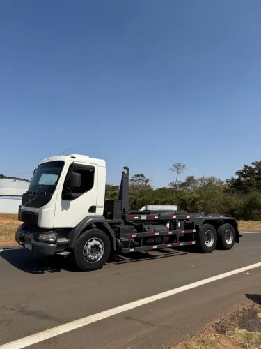 Volvo Vm 330 6x4 Rollon Grimaldi G 25