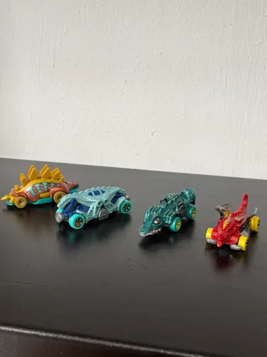 Lote 4 carrinhos hotwheels