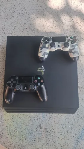 PS4 PRO, ACOMPANHA 2 CONTROLES + 7 JOGOS DE SUA ESCOLHA.