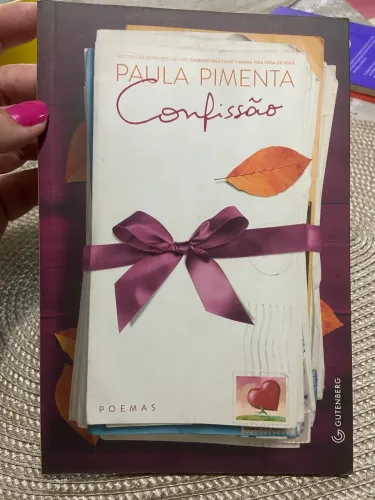 Livro Confissão - Paula Pimenta