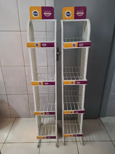 Expositor / Gôndula. Os dois por 300