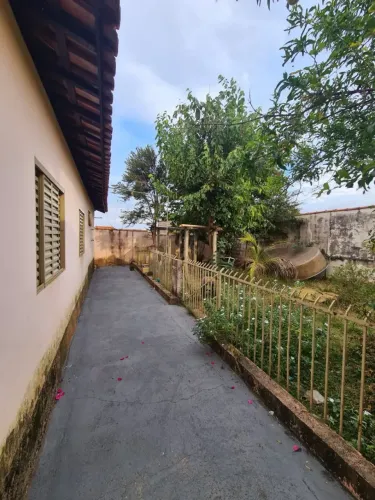 Vende Casa Em Na Cidade De Altinópolis - São Paulo
