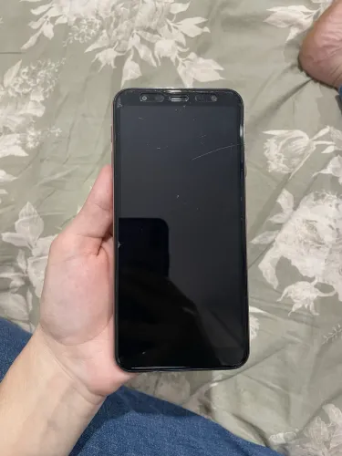 Celular J4+