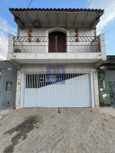 Casa equipada com piso em Porcelanato e Ar condicionado