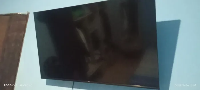 TV TCL 43" semi nova