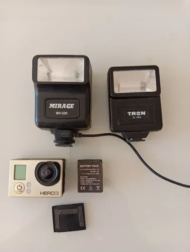 Lote de câmeras e flash 