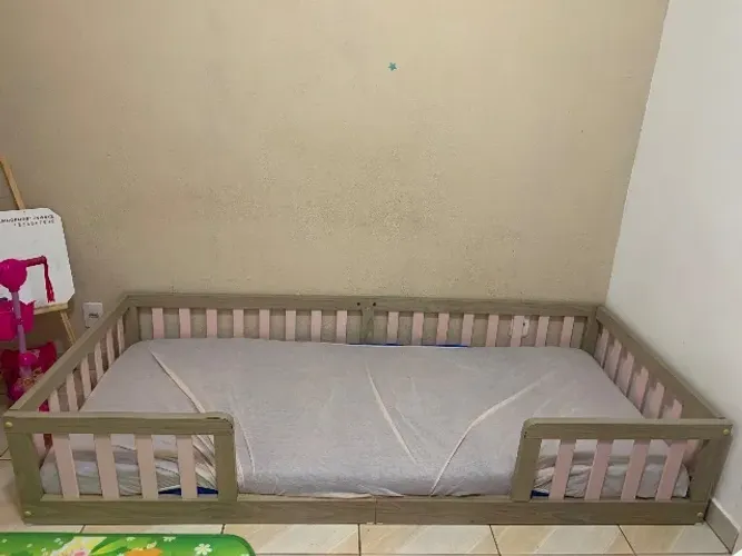Cama infantil montessoriana