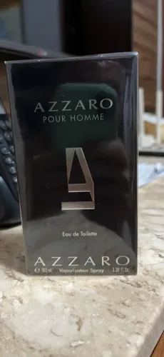 Perfume azarro masculino.