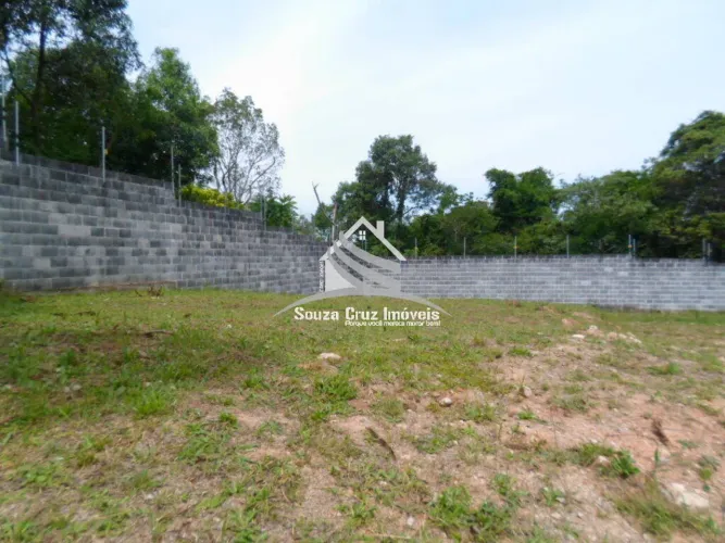 Terreno em Condomínio Cercado pela Natureza.