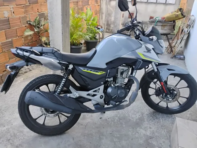Titan 160