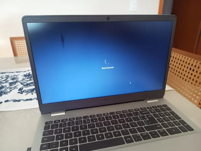 DISPLAY LCD PARA INSPIRON 3501 30 pinos com uma mancha na tela