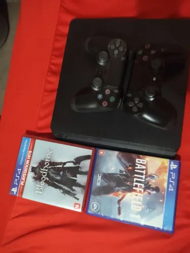 Playstation 4 slim 500gb 2 controles e 2 jogos mídia física