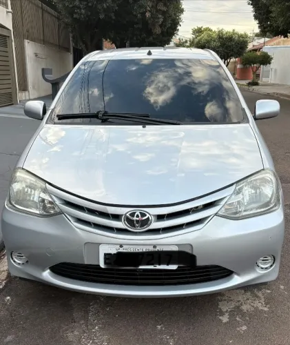 Toyota Etios XS 1.3 Flex 16V 5P Mec. 2013