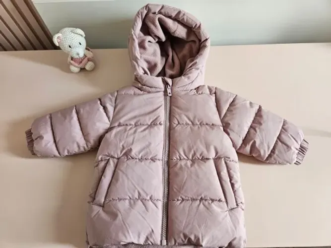 Casaco acolchoado com capuz infantil 