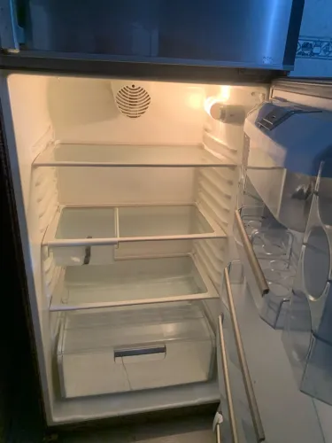 Geladeira Bosch 2 Portas com Dispenser de Água freezer gela muito bem