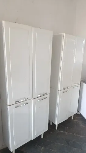 ARMÁRIO DE COZINHA SEMI NOVO.