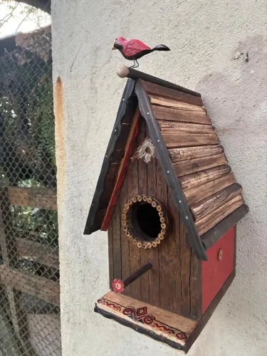 Escultura Artesanal em Madeira - Casa de Passarinho