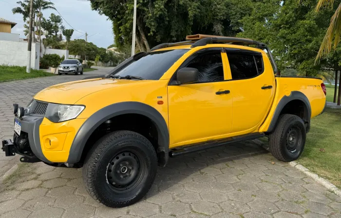 Mitsubishi L200 Triton Savana 3.2 CD TBI Dies. Mec. 2013
