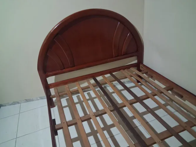 Cama de madeira