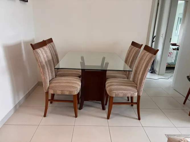 Mesa de jantar retangular 4 cadeiras