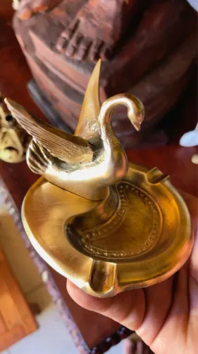 Lindo Cinzeiro Antigo em bronze no Formato de Cisne