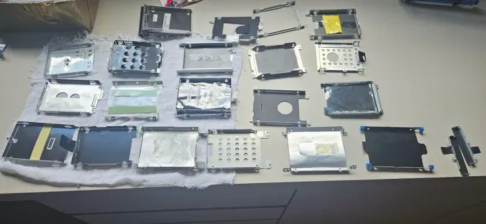 Suportes ou adaptador para montagem de discos rígidos