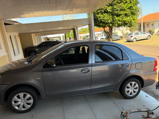 Toyota Etios X Sedan 1.5 Flex 16V 4P Mec. 2014