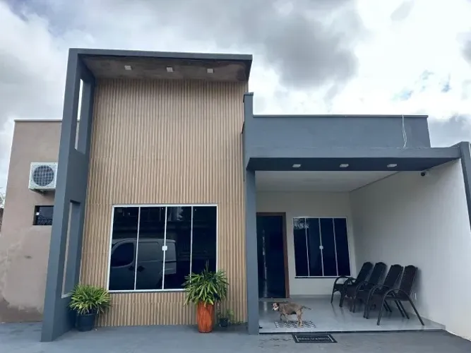 Belíssima casa a venda.