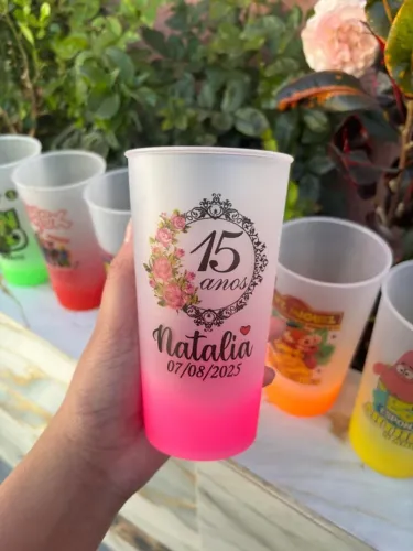 30 COPOS ECO 400ML PERSONALIZADOS COM DEGRADÊ FAZEMOS SUA ARTE 15 ANOS E OUTROS TEMAS
