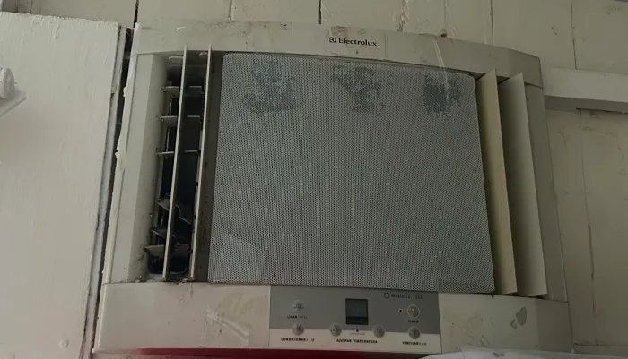 Vende - se Ar-Condicionado de Janela Eletrônico Electrolux Maximus de 7.500 BTUs