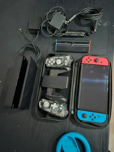 Nintendo Switch Oled Desbloqueado + 256GB + Vários Controles e Acessórios