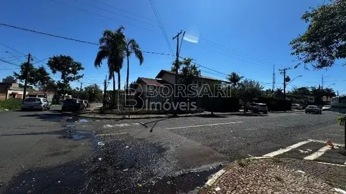 Venda de Casas / Comercial na cidade de Araraquara