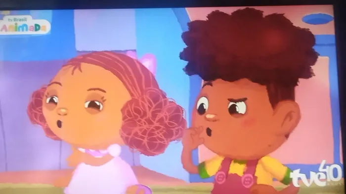 Vendo tv LG com pequena linha na tv mais não atrapalha vem a imagem