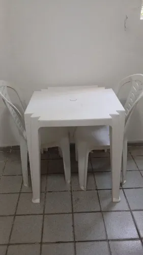 Mesa com 2 cadeiras