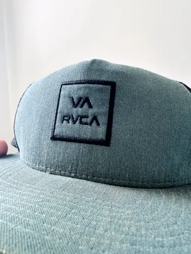 Boné RVCA Snapback com Mesh Importado Verde, versão japonesa