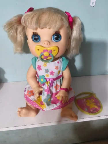 Baby Alive comer e brincar