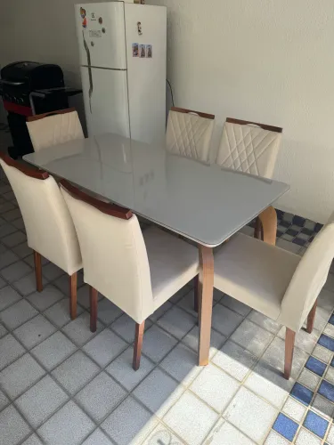 Conjunto Mesa de Vidro e 6 Cadeiras