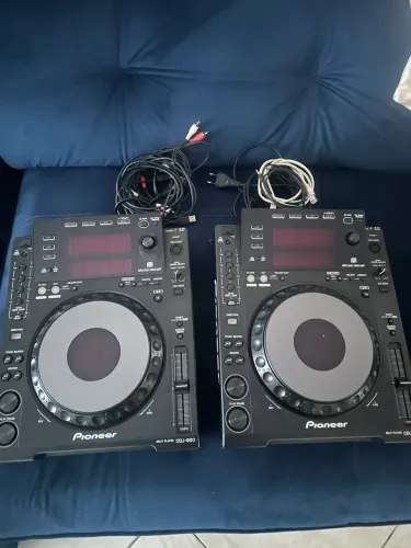 Dj par Cdj 900 ,mais mix ddm4000, mais case