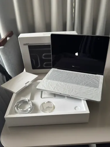 MacBook Pro M5 512GB Prateado