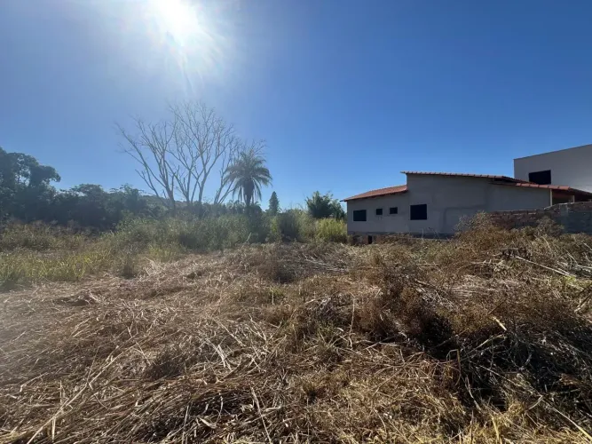 Imóvel para venda com 369 metros quadrados em Centro - Florestal - MG