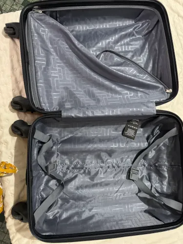 Mala de bordo seminova; resistente 