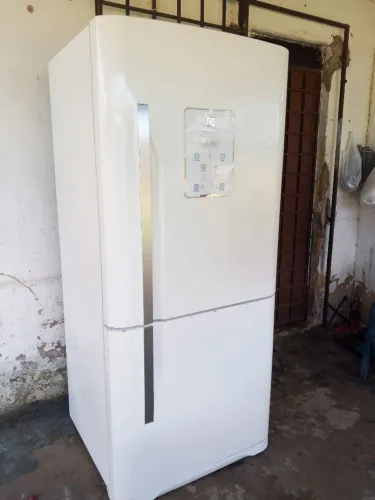 Vendo geladeira Electrolux 600Litos