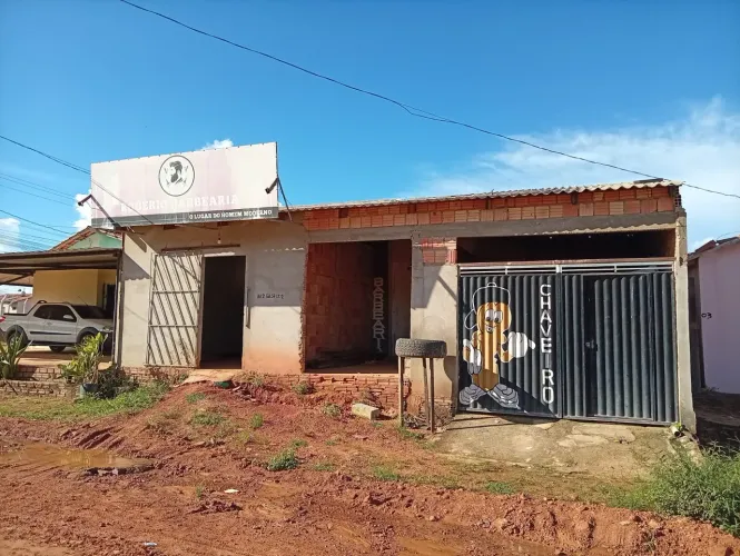 Vendo casa ótima pra ponto comercial 