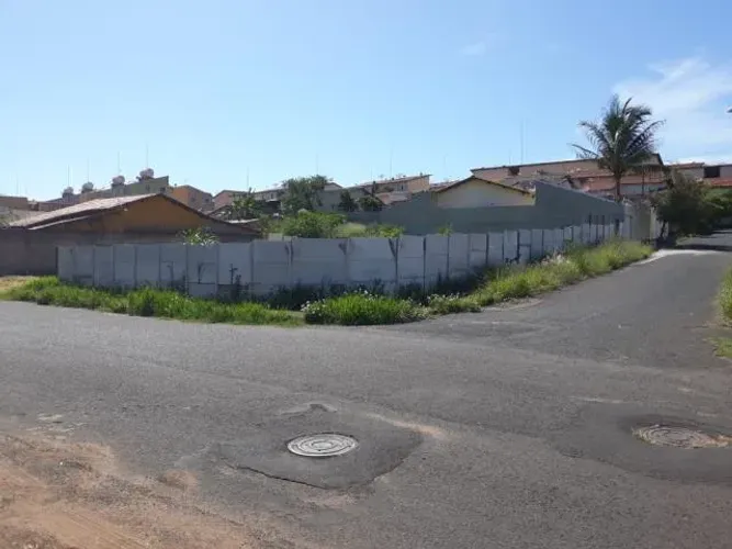 Área à venda no Bairro Chacaras Tubalina e Quartel