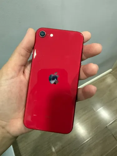 iPhone SE 2º geração vermelho