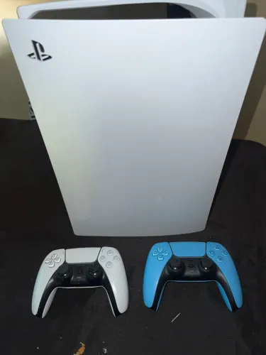 PlayStation 5 com 825GB de armazenamento 