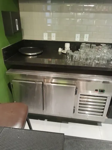 Bancada refrigerada 2 portas. 220w 