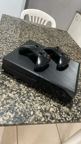 XBOX ONE FAT - 2 MANETES