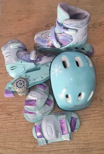 Patins Frozen num 29 a 32 + Bicicleta aro 16 rosa